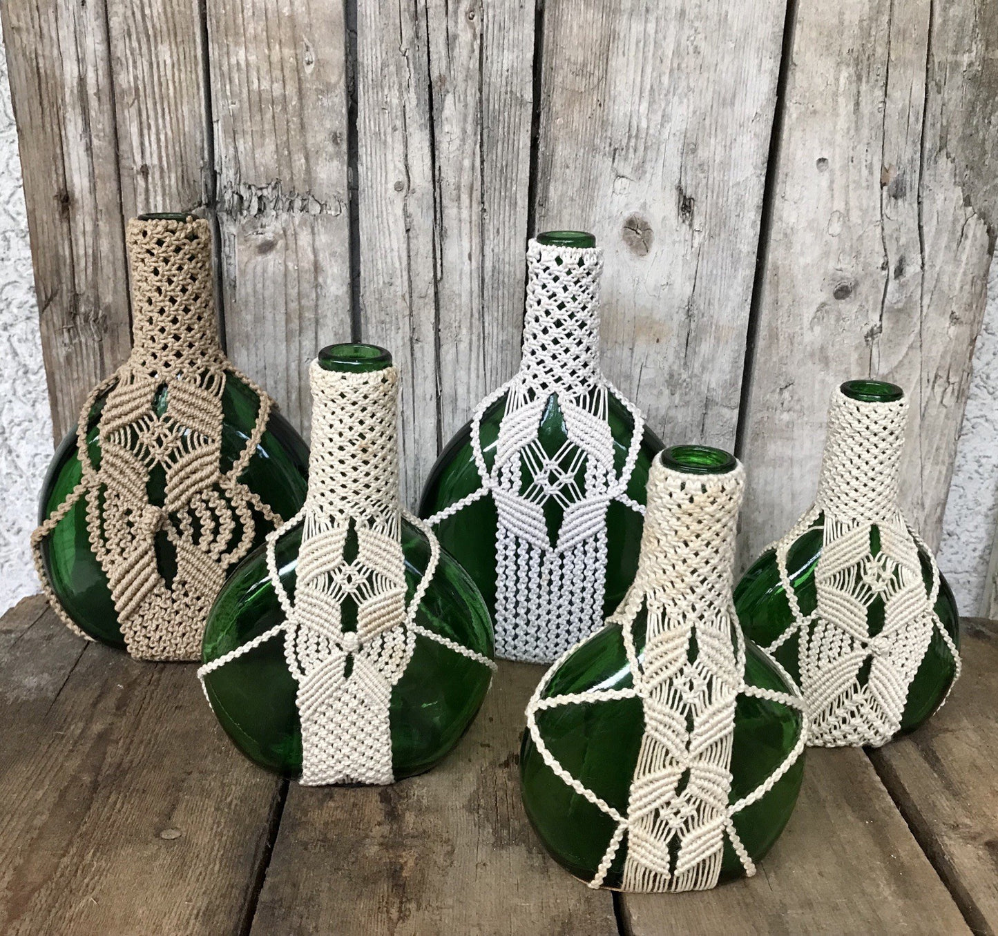 70er alt 5x True Vintage mit Makramee ummantelte grüne Flaschen Glas