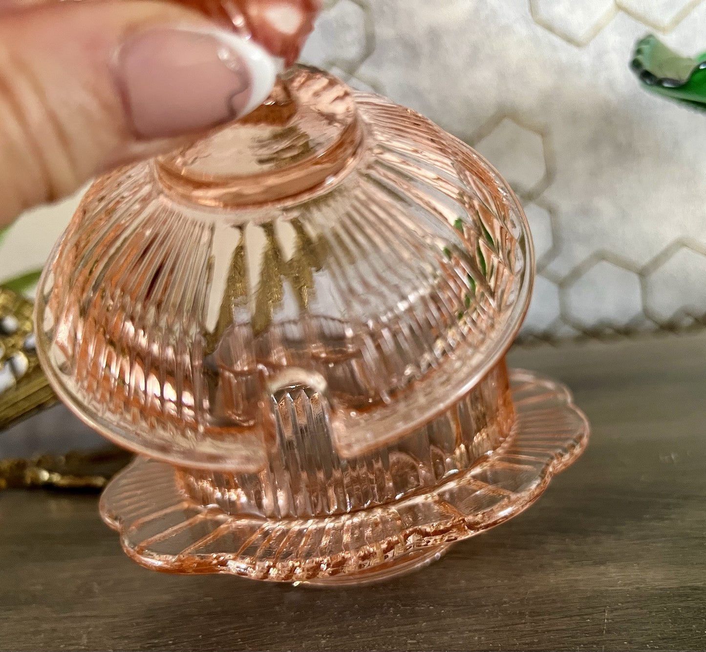 Antik Art Déco Glas Dose Honigdose Zuckerdose? Zierdose Pressglas Rosalin rosa