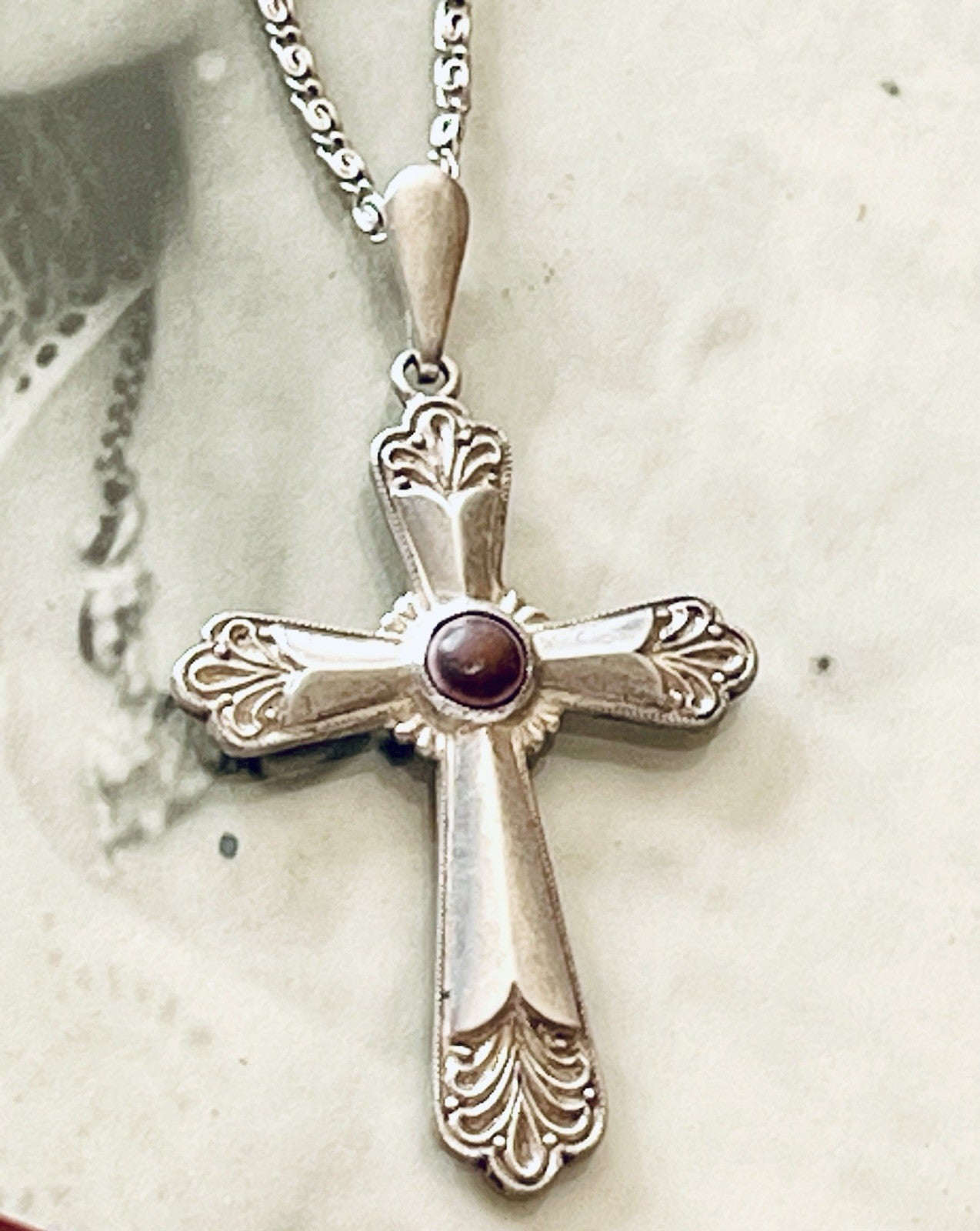 Antik alt  835 groß Silber Kreuz Anhänger Kettenanhänger Relief brauner Stein