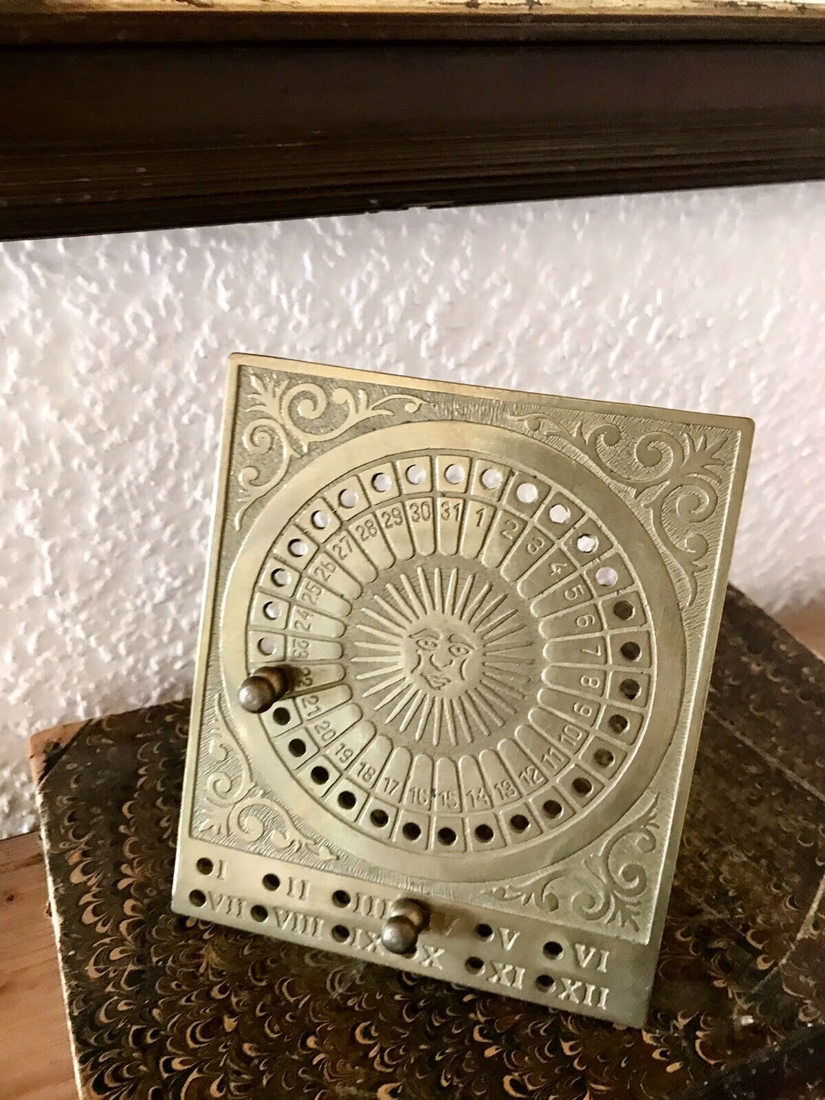 Vintage Messing ewiger Kalender sehr dekorativ