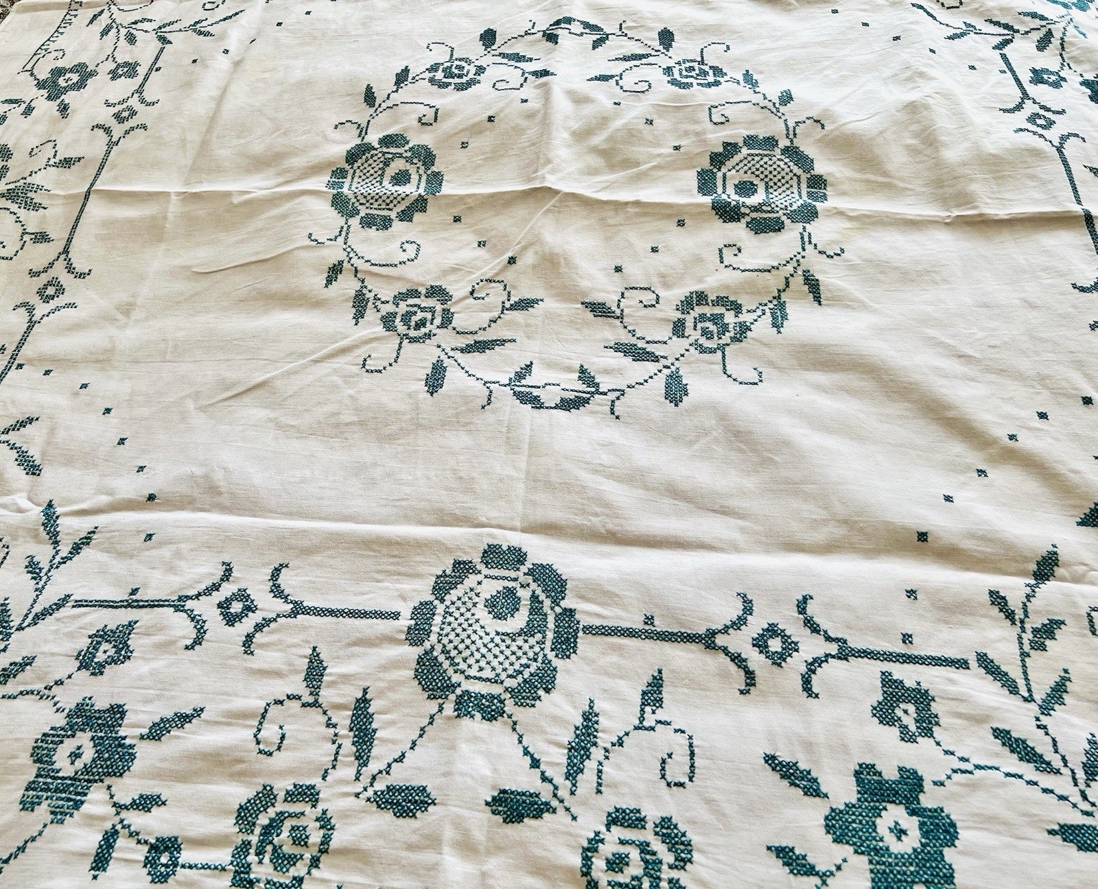 Antik Tischdecke  Art Dèco Stickerei bestickt weiß Blau Leinenmischung