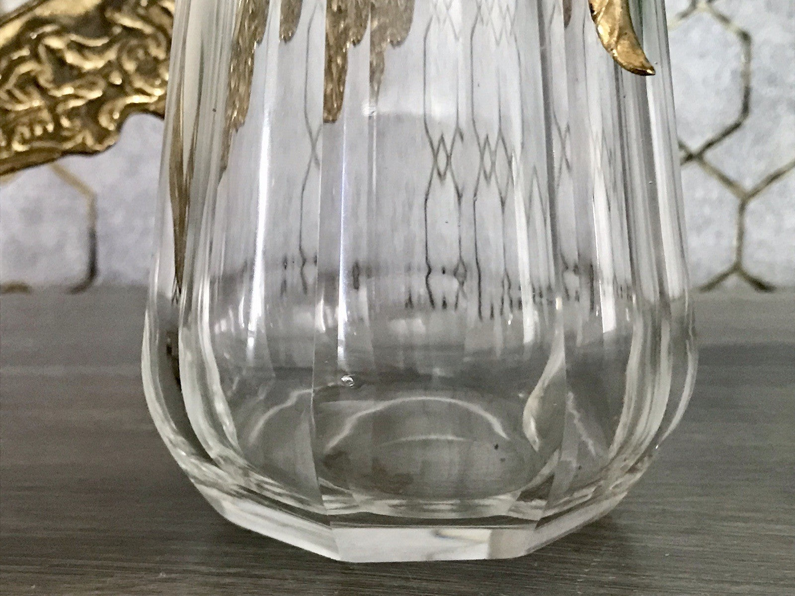 Antik Karaffe Dekanter Messing vergoldet? Metallmontur Glas Flächenschliff Edel!