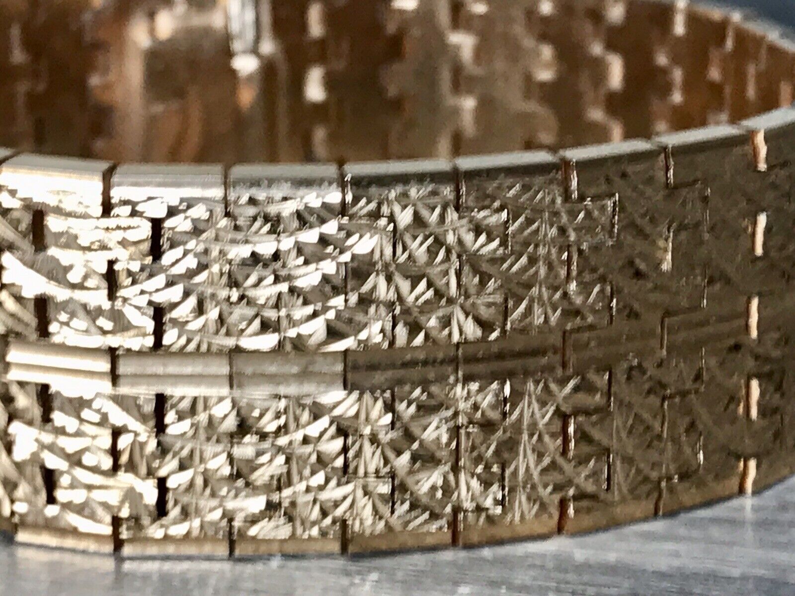 Vintage wunderschönes breites Teppicharmband Armband vergoldet