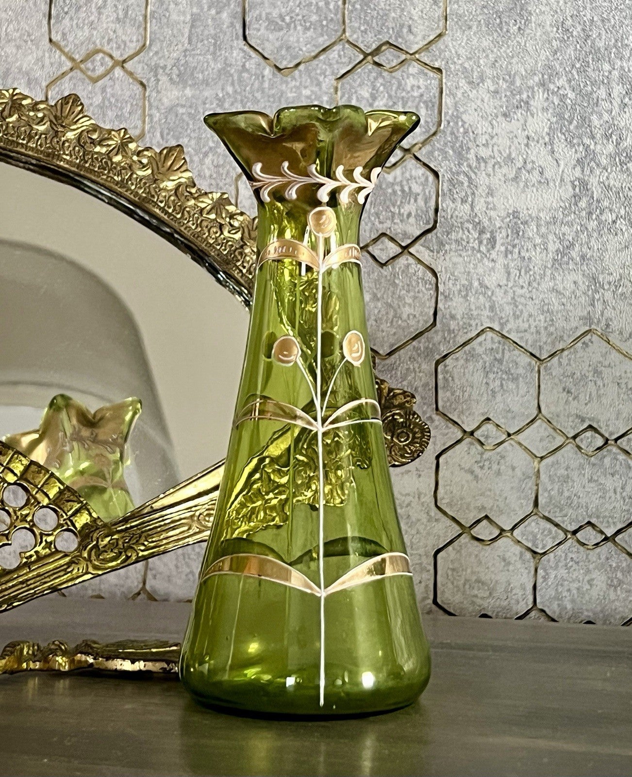 Antik Jugendstil grün kleine Vase Glasvase Gold-Staffage Emaille Abriss