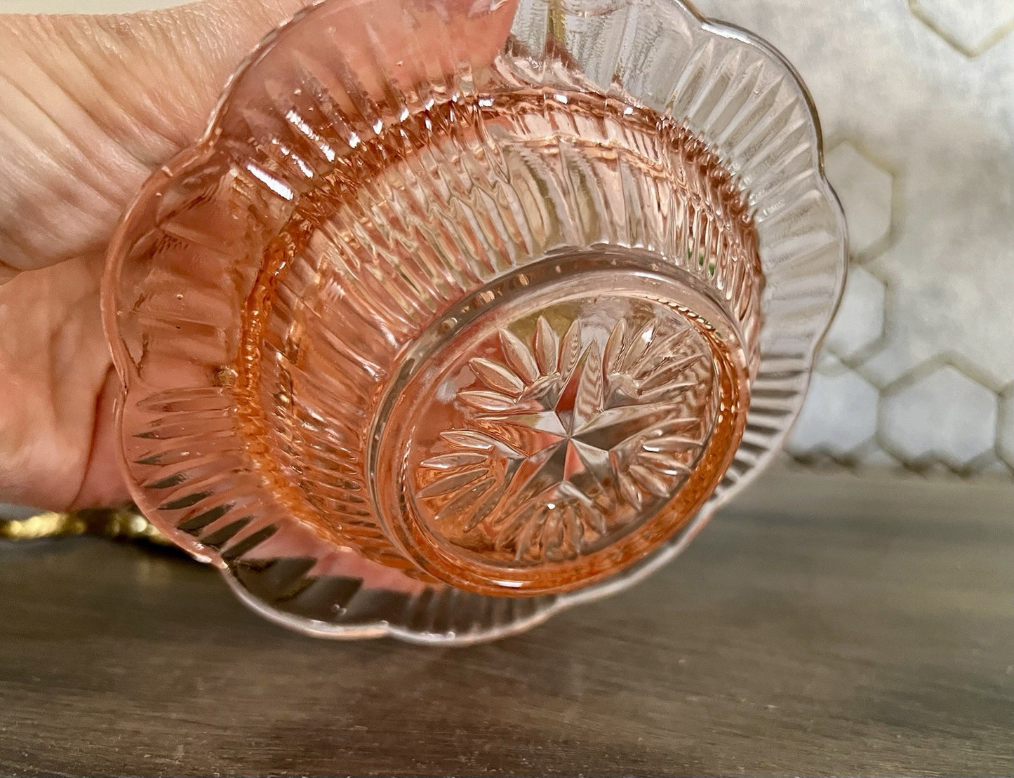Antik Art Déco Glas Dose Honigdose Zuckerdose? Zierdose Pressglas Rosalin rosa