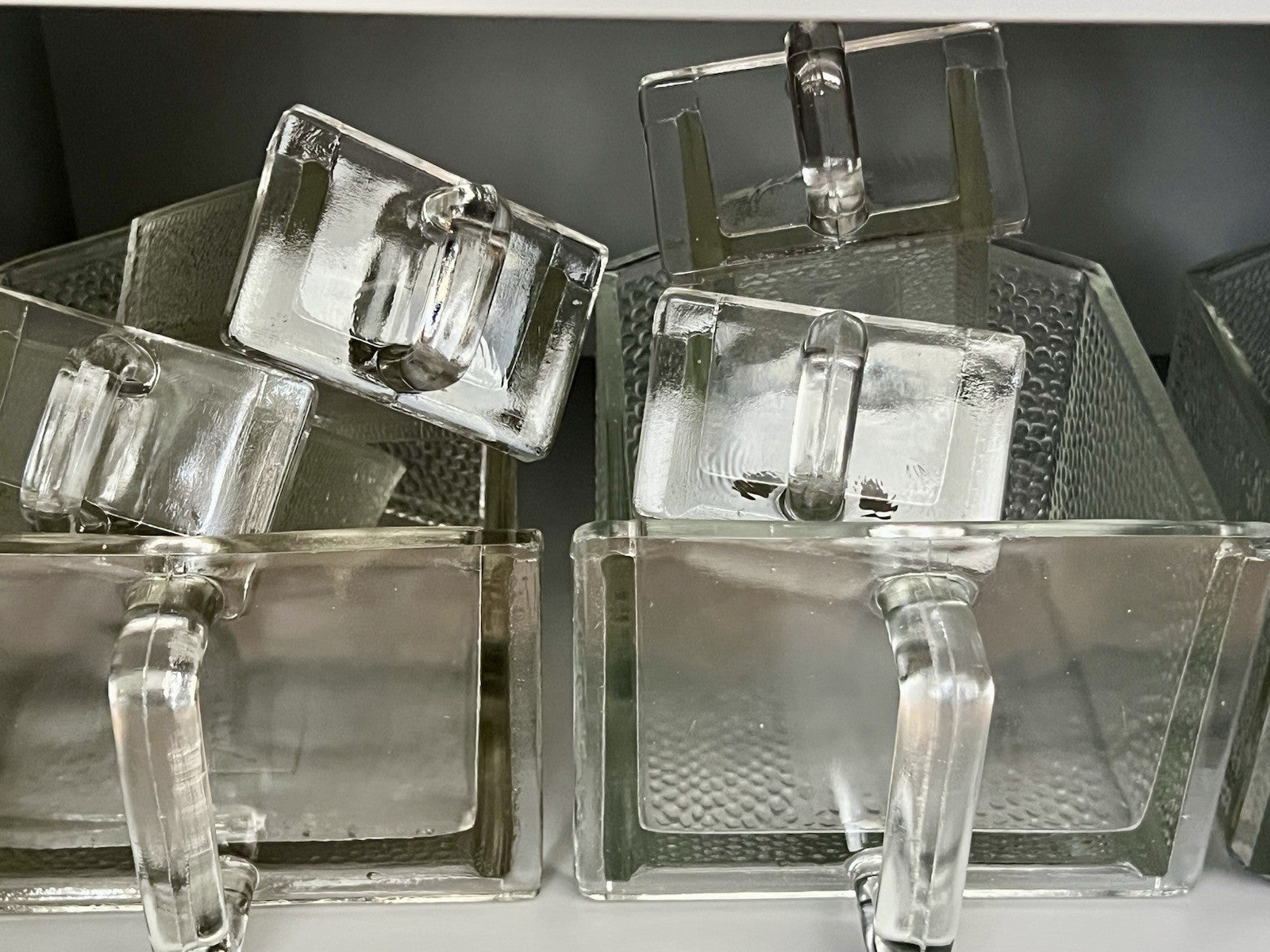 Antik Art Déco 8 Glas Schütten Pressglas von Poncet