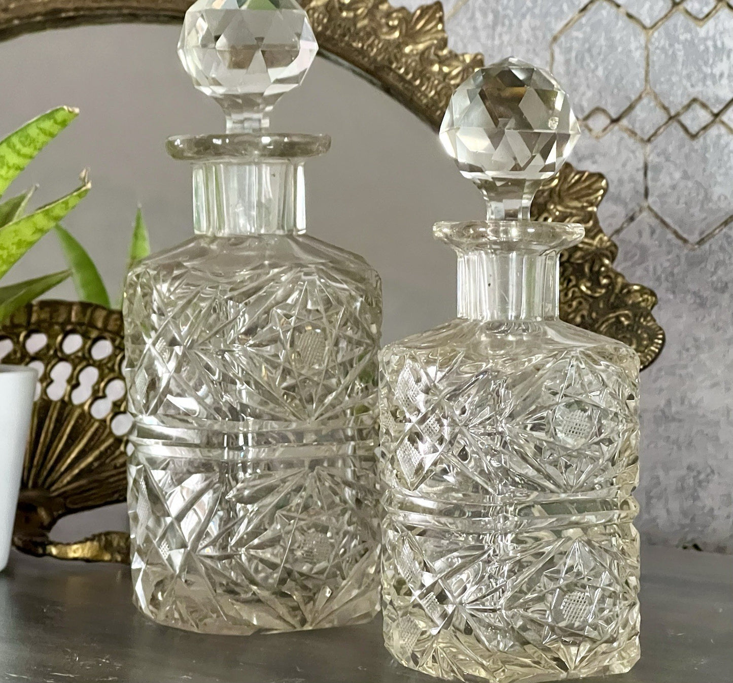 Antik ~1850-90 Baccarat 2x Flakon Parfüm kleine Glaskaraffe Schnitt Bleikristall