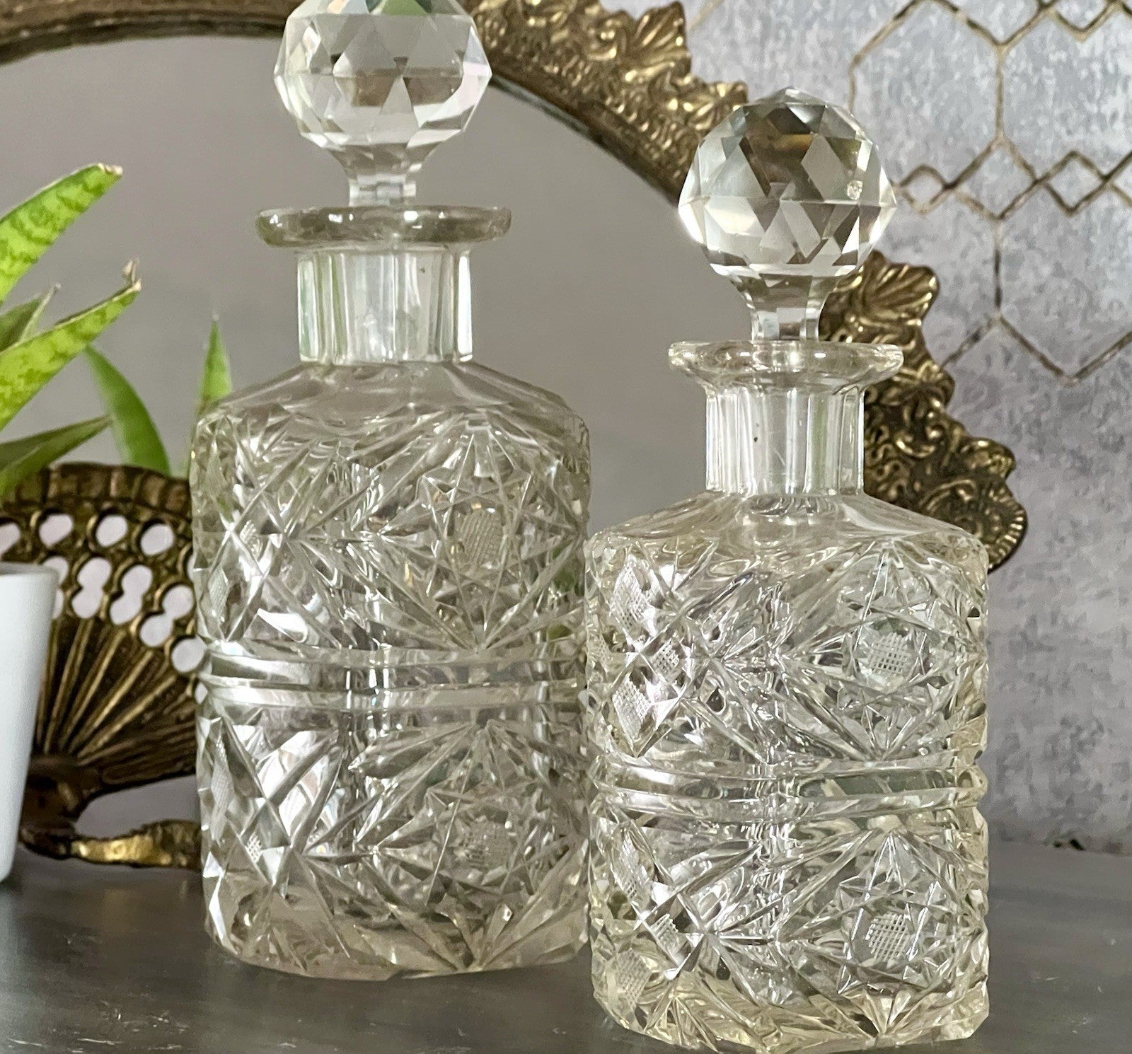 Antik ~1850-90 Baccarat 2x Flakon Parfüm kleine Glaskaraffe Schnitt Bleikristall