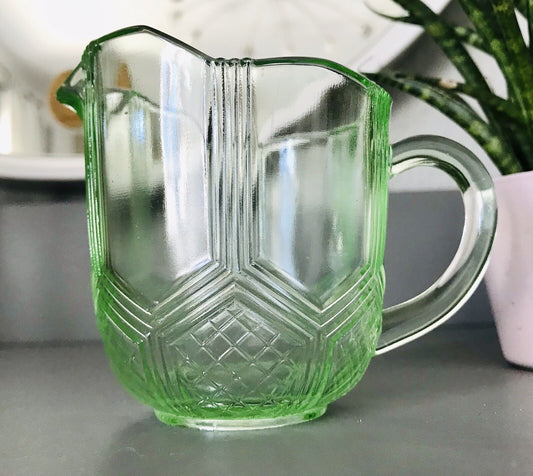 Antik Art Déco Pressglas Sahnegießer Milchkännchen Kännchen Glas kanariengrün