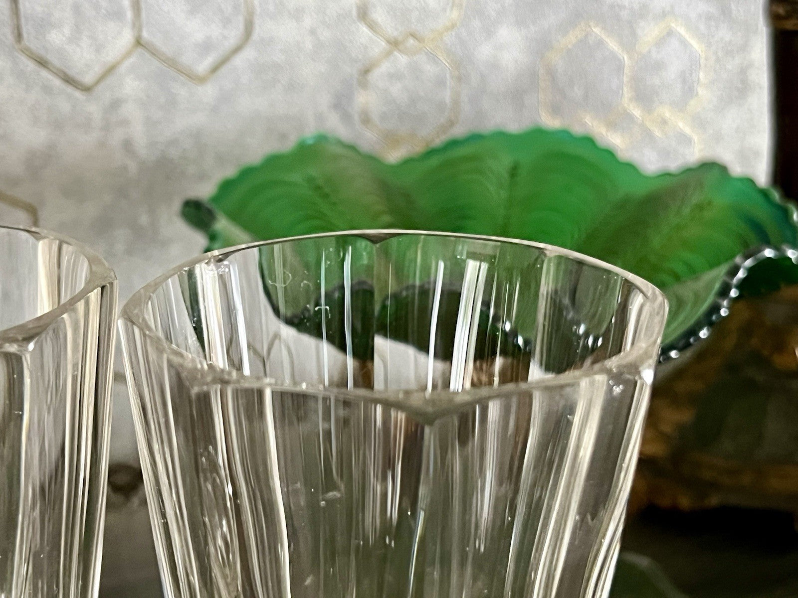 Antik 2 Biedermeier Weinbecher Edel oktagonal 8eckig Glas Weinkelch Schälschliff