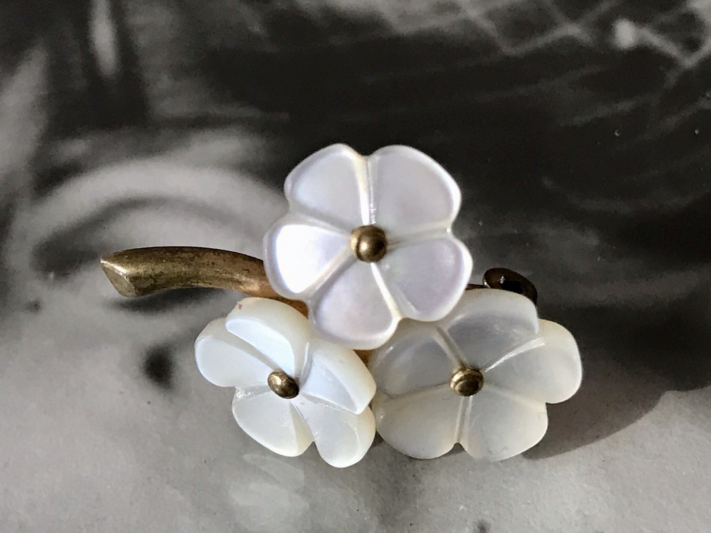 Vintage 50er Ohrclipse Ohrringe 3 weiße Blumen