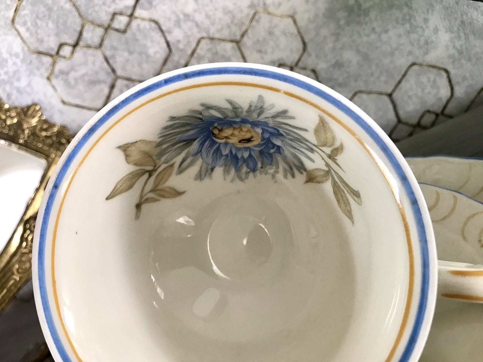 Antik Art Déco Porzellan 1 Kaffee-Gedeck Sammeltasse Distel? Motiv elfenbein