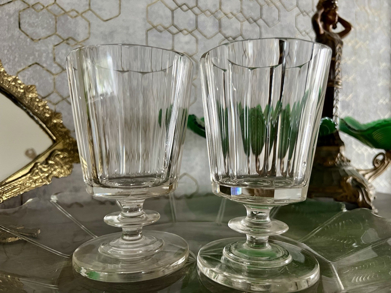 Antik 2 Biedermeier Weinbecher Edel oktagonal 8eckig Glas Weinkelch Schälschliff