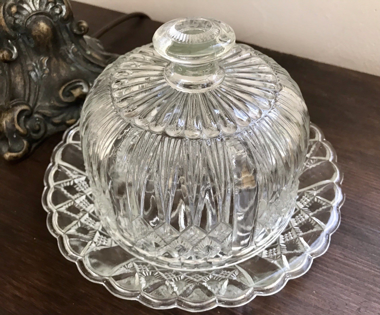 Antik Art Déco Glas Pressglas Käseglocke Butterglocke Glas