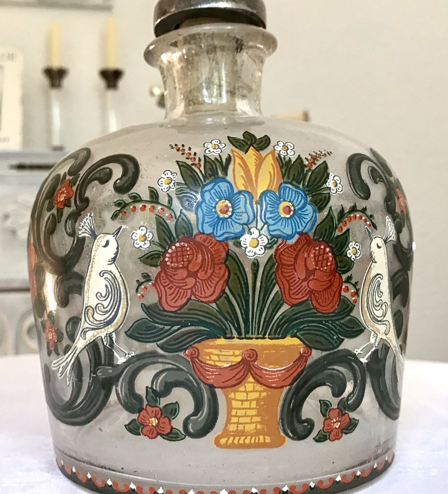 Alt Vintage Design Karaffe Dekanter versilberter Stopfen Bauernmotiv