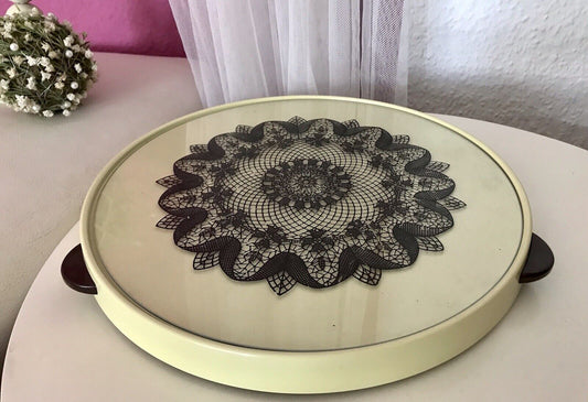 Vintage drehbare Tortenplatte Kunststoff & Glas Spitzen-Muster Vanille schwarz