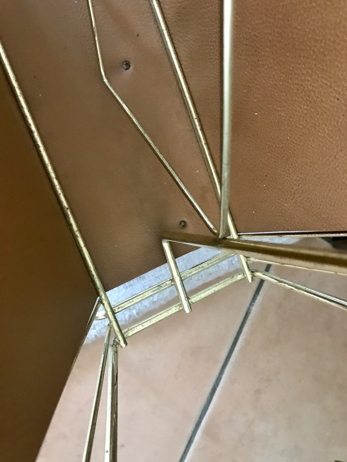 Vintage 60er Mid Century String-Ära Zeitungsständer Kultig gold braun