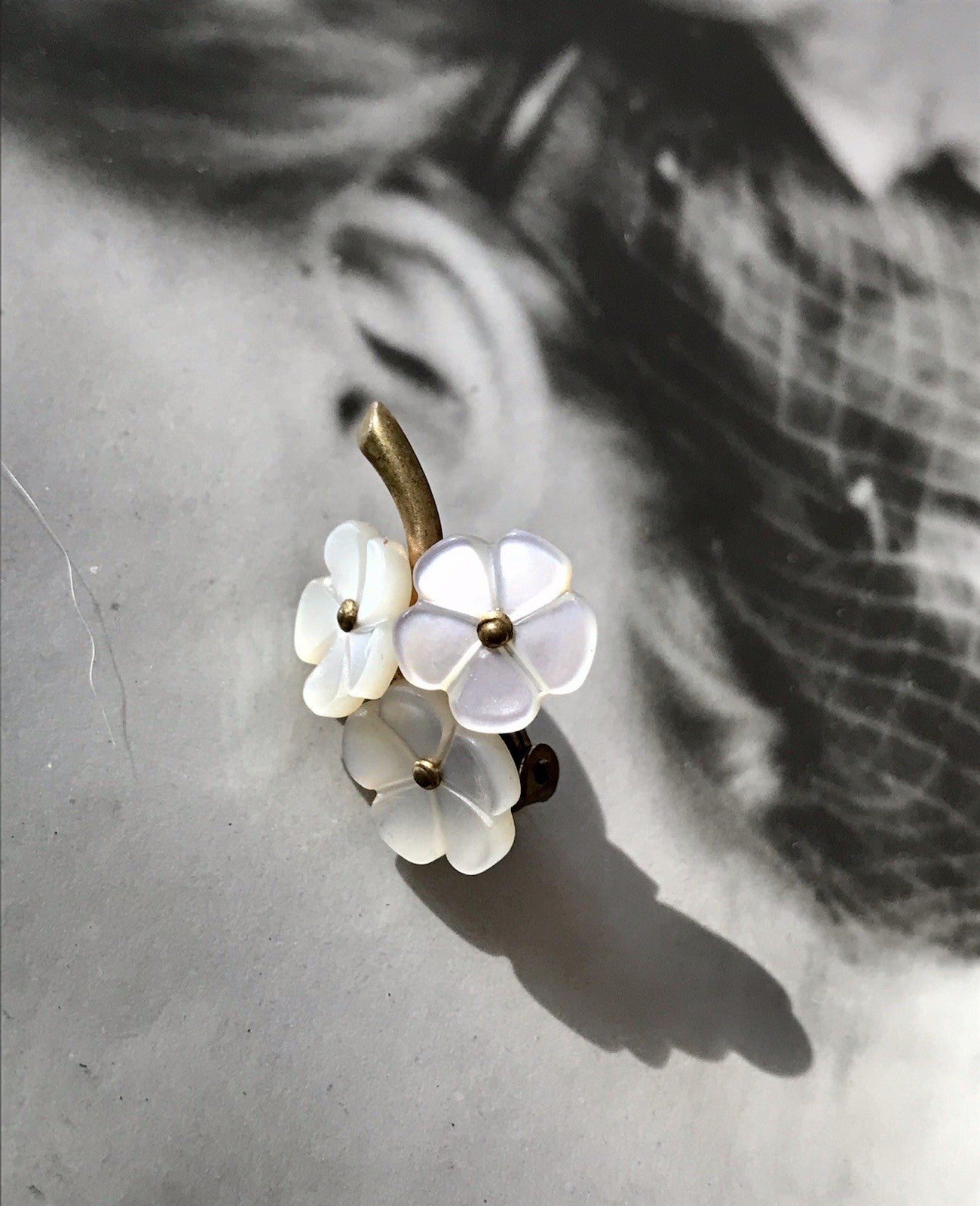 Vintage 50er Ohrclipse Ohrringe 3 weiße Blumen