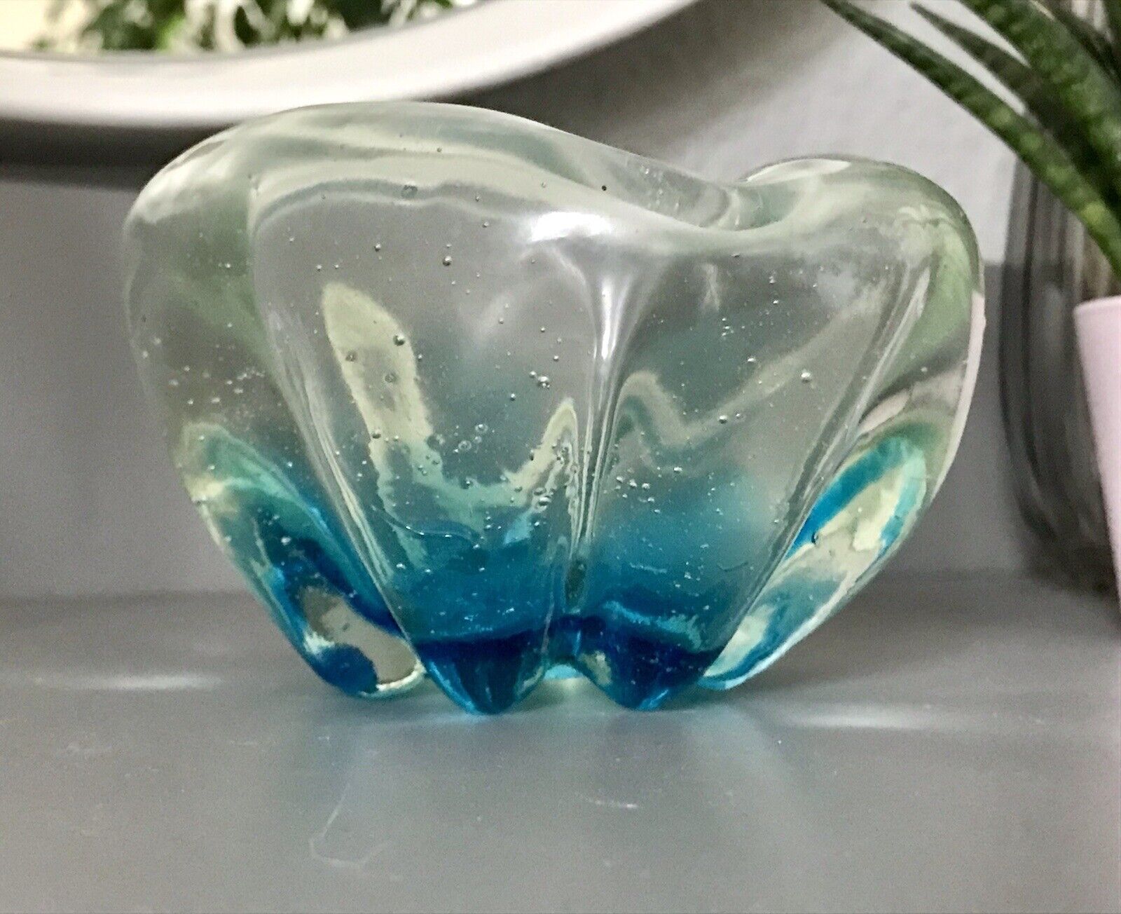 Antik ? Murano ? Schale Glasvase Glas türkis blau seidig schimmernd Lüster