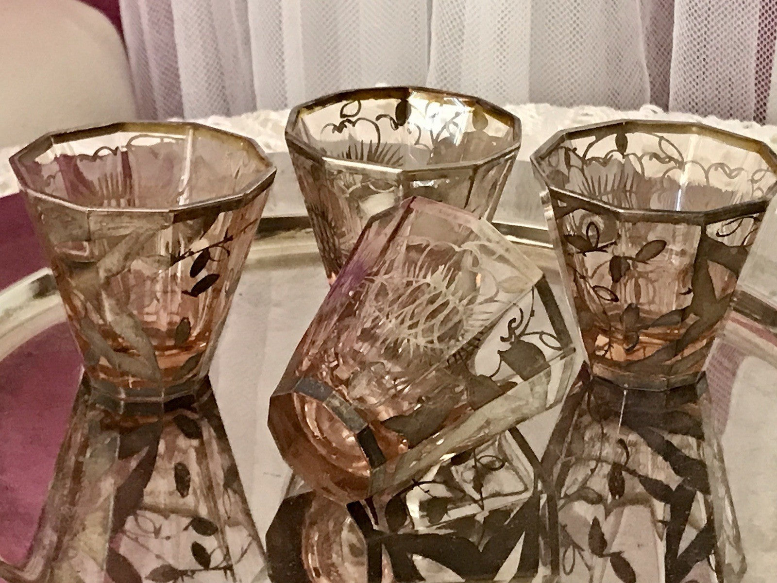 Antik ? Art Déco?  4 Likörgläser Schnapsgläser kantig Silberbeschichtung Böhmen?