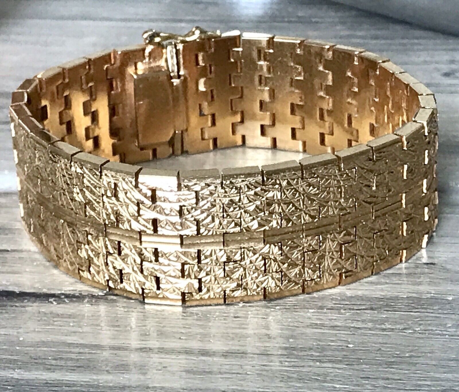 Vintage wunderschönes breites Teppicharmband Armband vergoldet