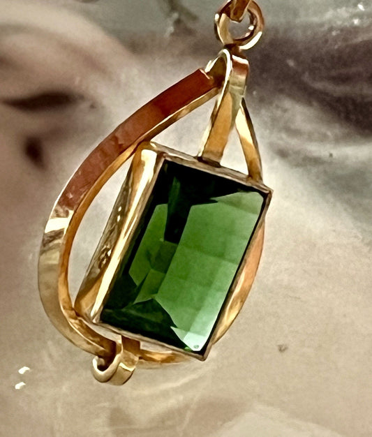 Vintage Designer Anhänger grüner Stein Amerik. Doublè vergoldet TeKa
