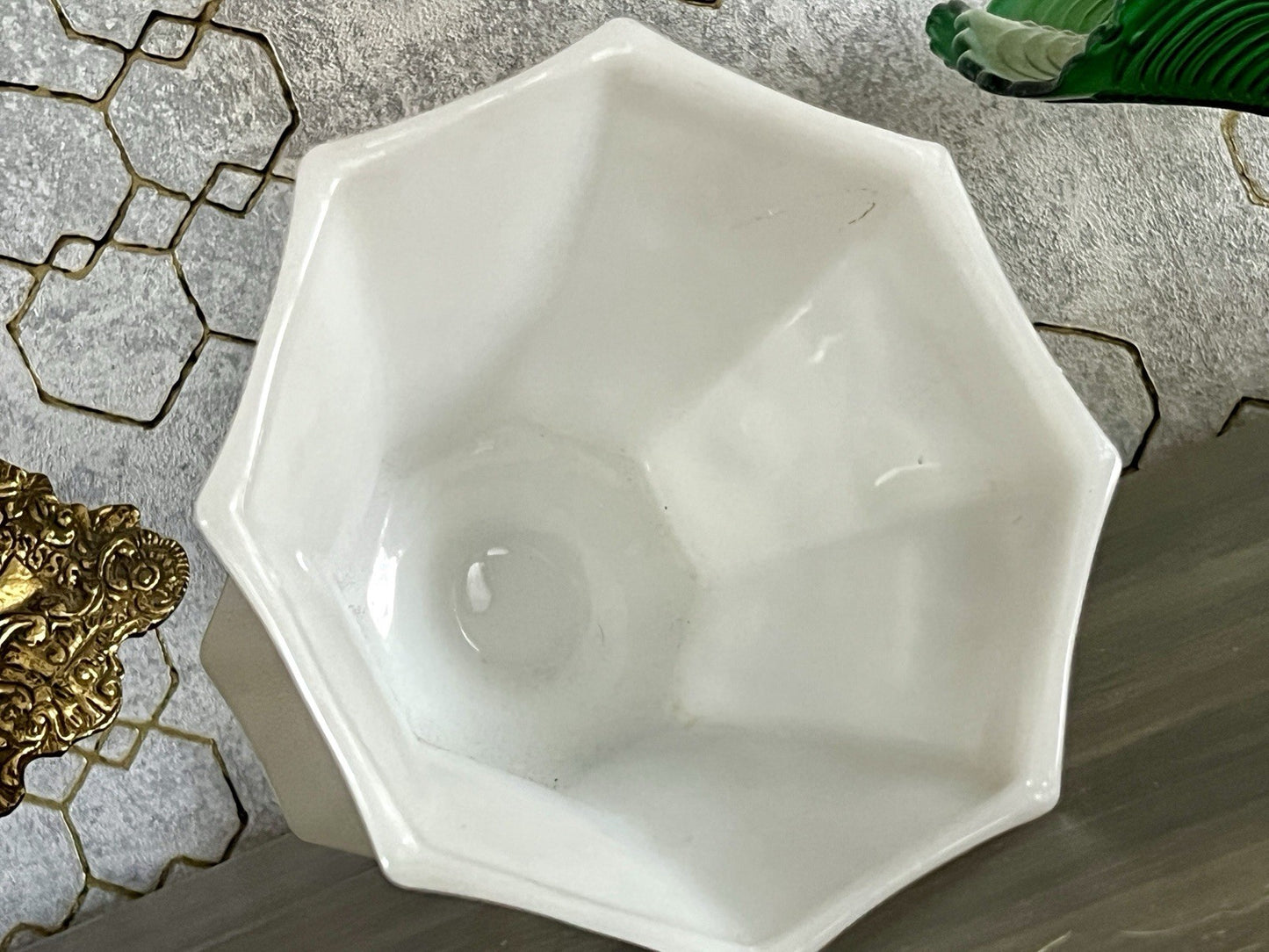 Antik Art Déco 1 Schale Glasvase Vase Pressglas Opalin Weiß  Glas Weinranken
