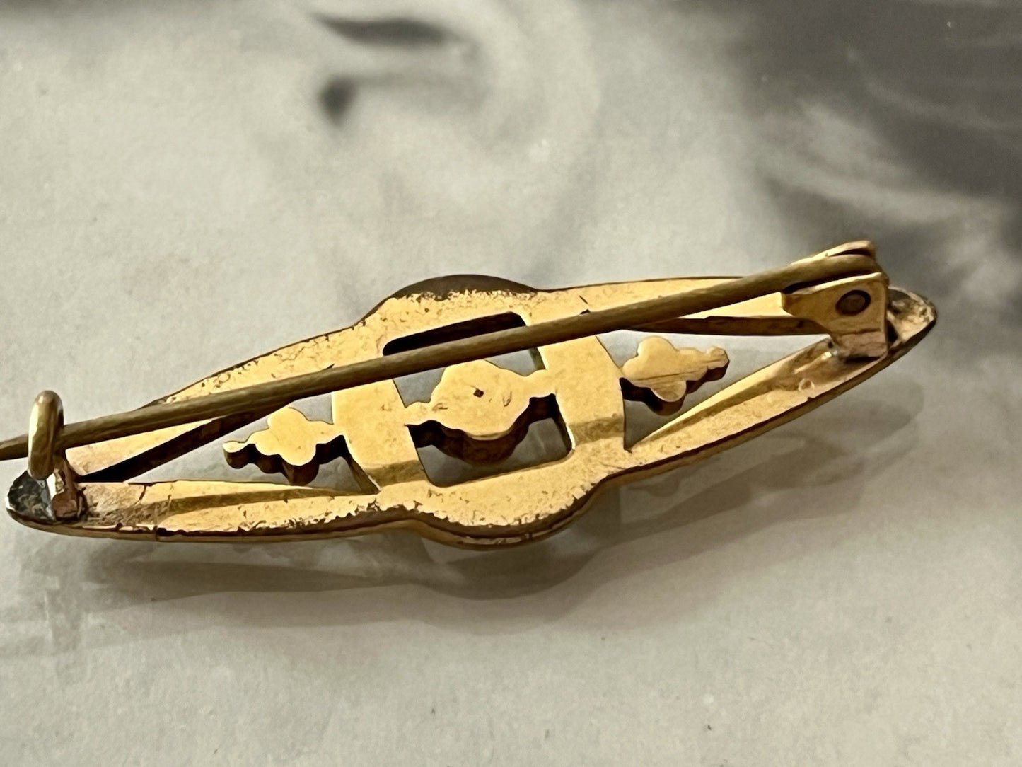 Antik Biedermeier Jugendstil Brosche rotgoldfarben roter Farbstein Walzgold