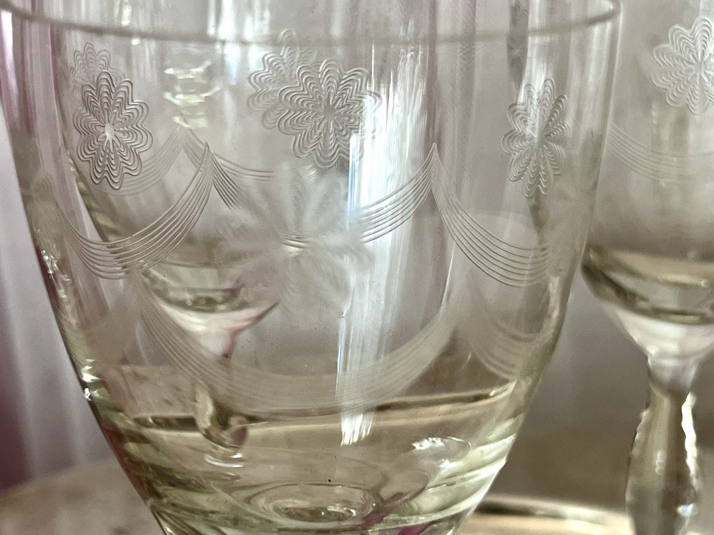 Antik 6 Weingläser Glas So Schön! guillochierte  Borte Edel