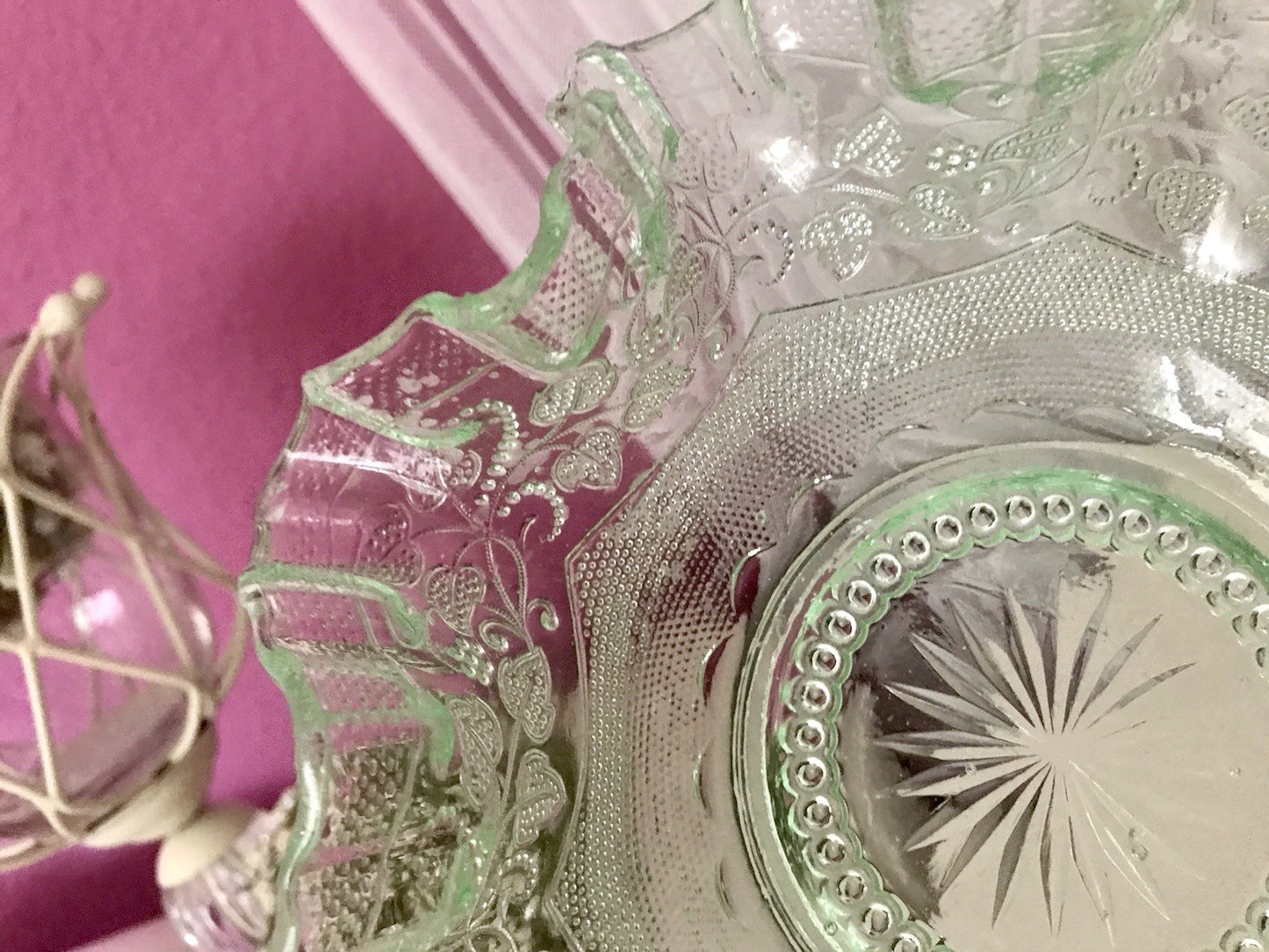 Antik Jugendstil Serviettenrand Pressglas Schale Glas Uranglas grün