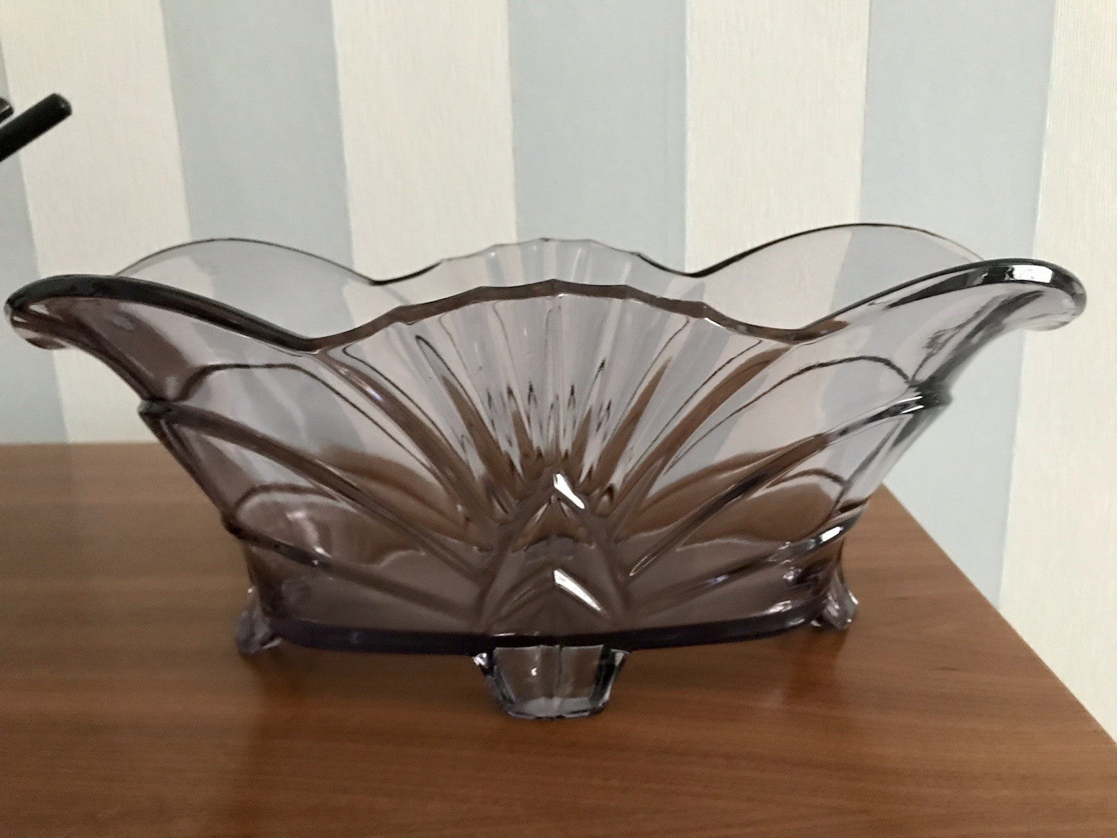 Antik Art Déco lila Pressglas Schale Glas Brockwitz Fruchtschale 1941 Jardiniere