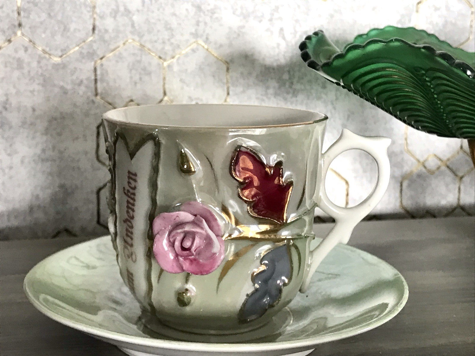 Antik Rosenhäferl Porzellan Andenken Tasse Zum Andenken Stucktasse grün rosa