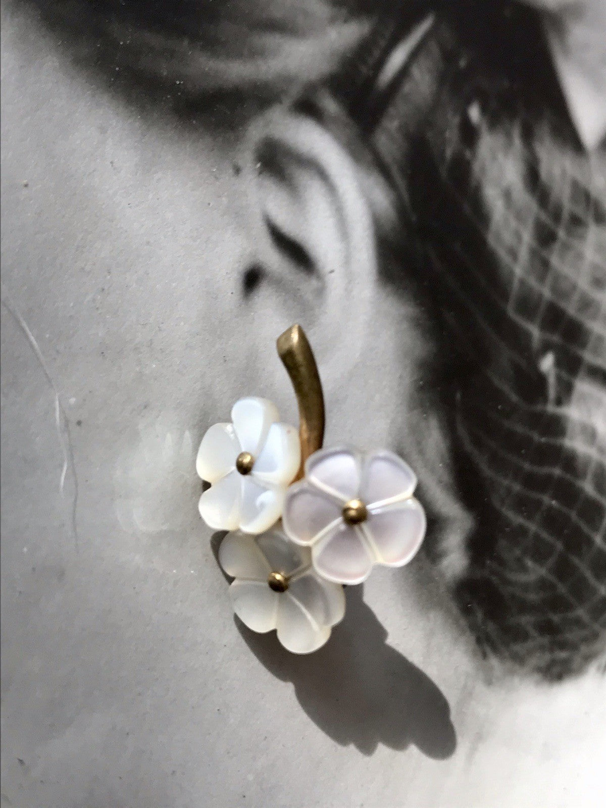 Vintage 50er Ohrclipse Ohrringe 3 weiße Blumen