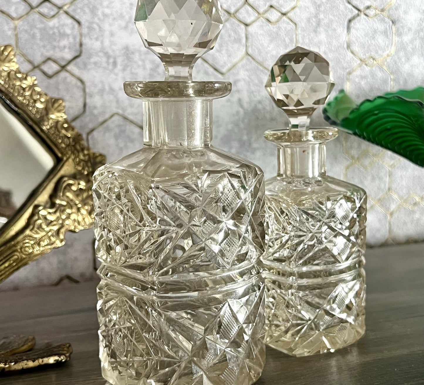 Antik ~1850-90 Baccarat 2x Flakon Parfüm kleine Glaskaraffe Schnitt Bleikristall