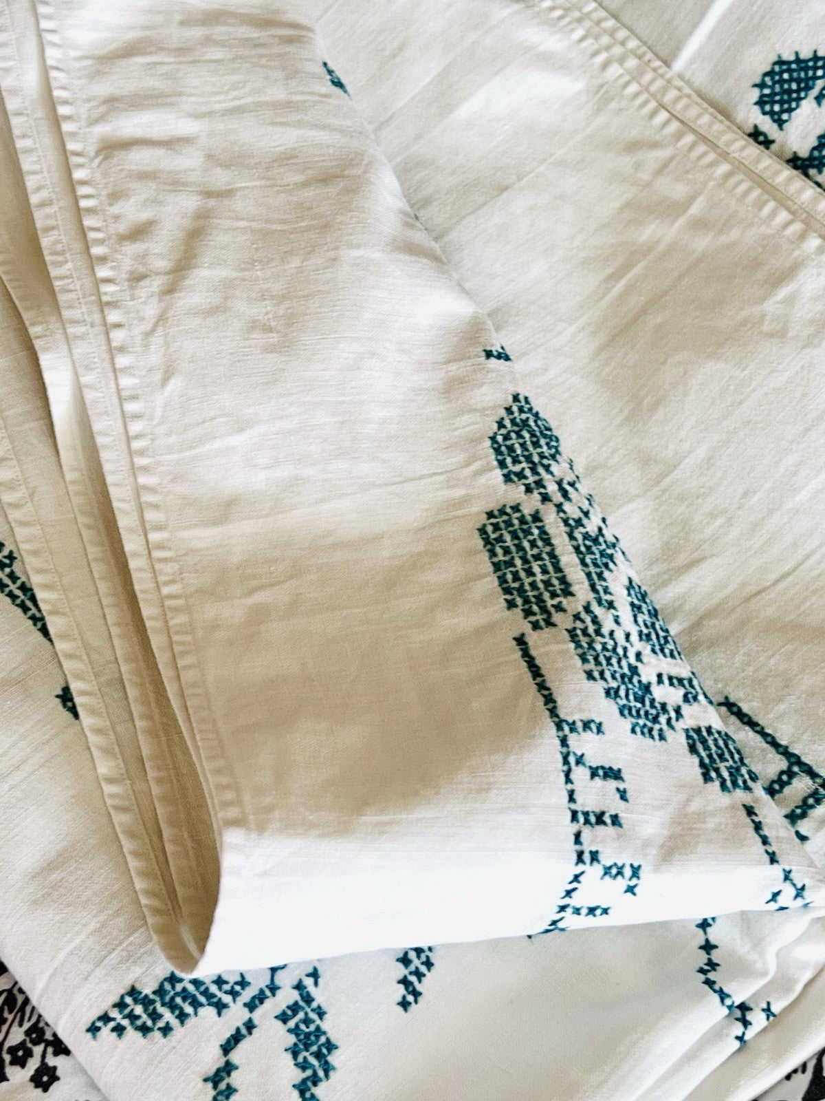 Antik Tischdecke  Art Dèco Stickerei bestickt weiß Blau Leinenmischung