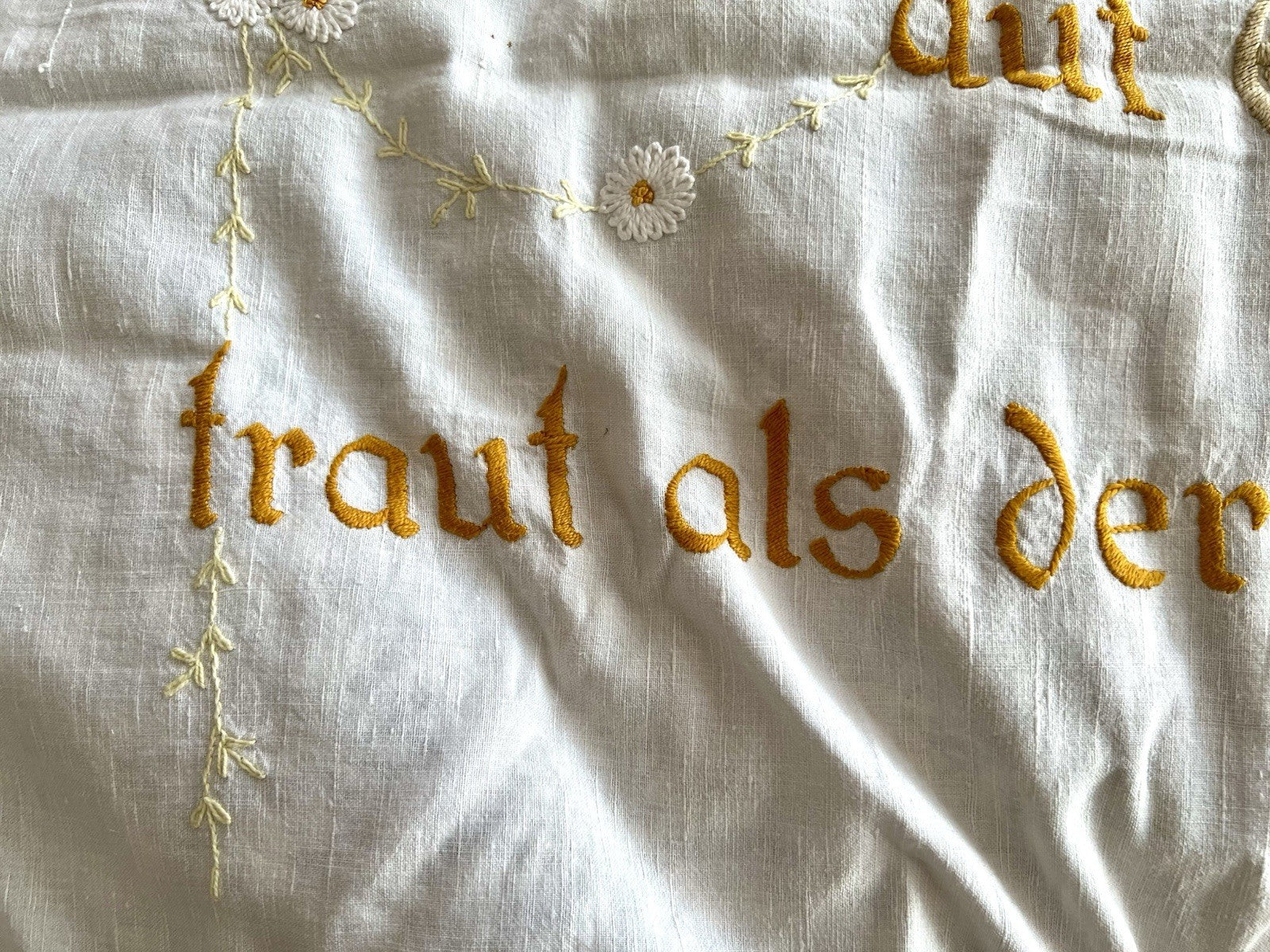 Antik Wandbehang Gardine „Kein Platz auf Erden ist so lieb und traut Leinen