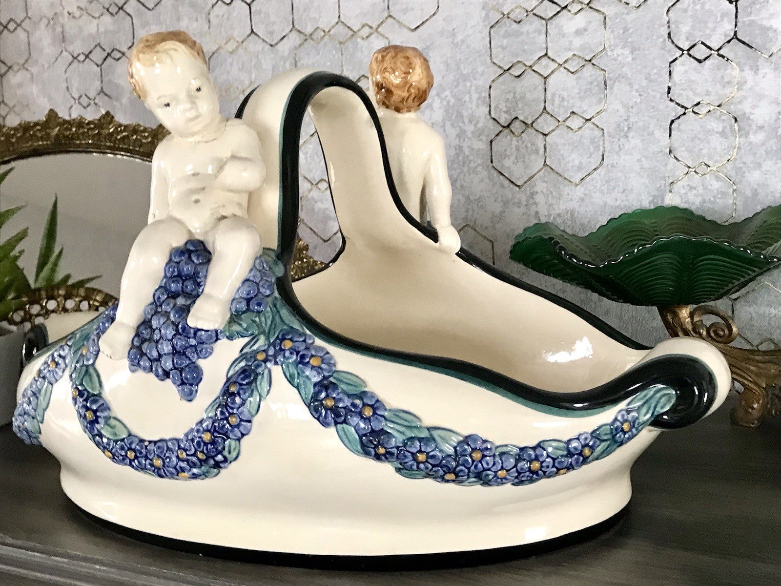 Antik Wilhelm Süß Karlsruher Majolika Keramik Korb Jardiniere Schale mit Putti