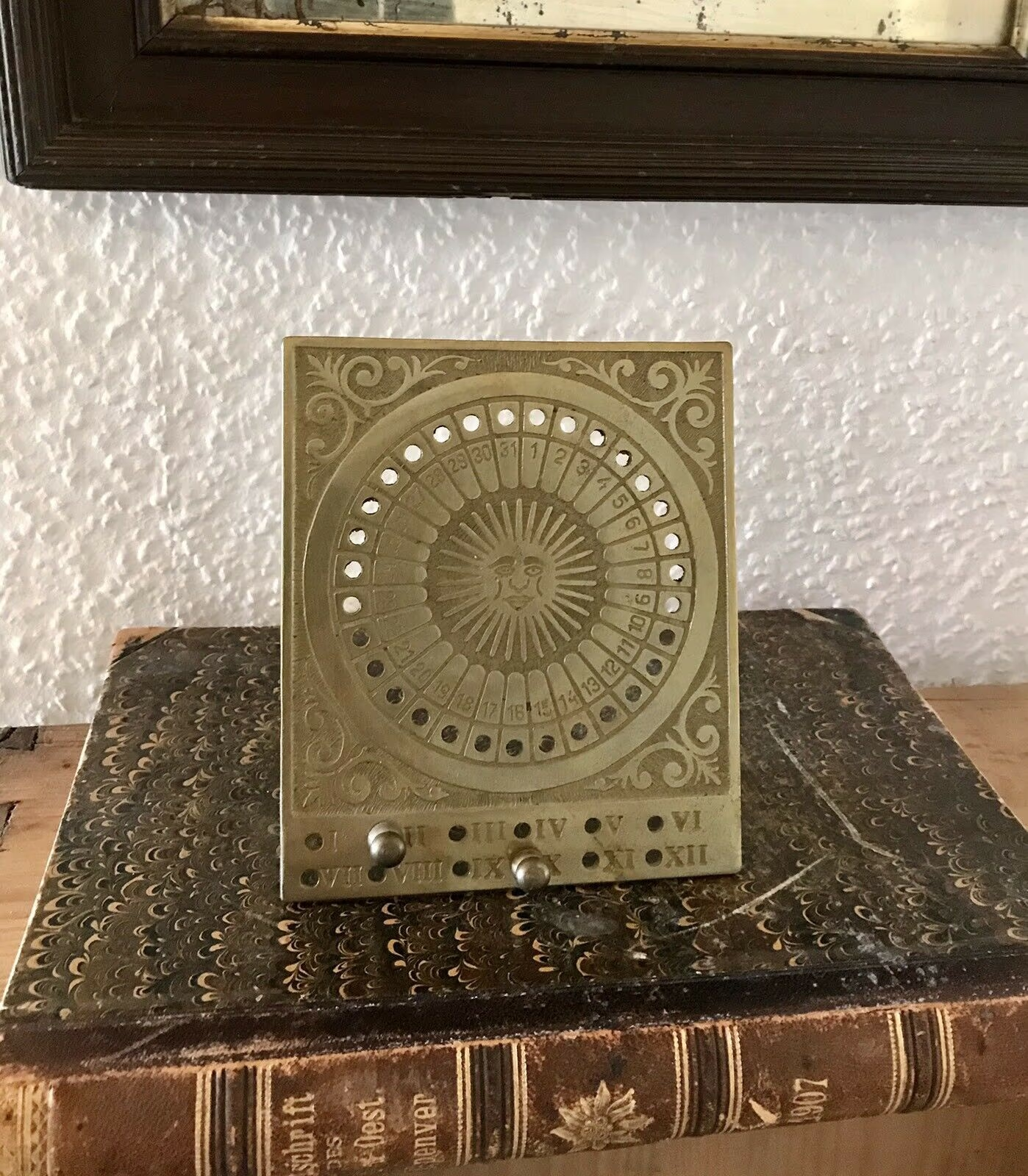 Vintage Messing ewiger Kalender sehr dekorativ