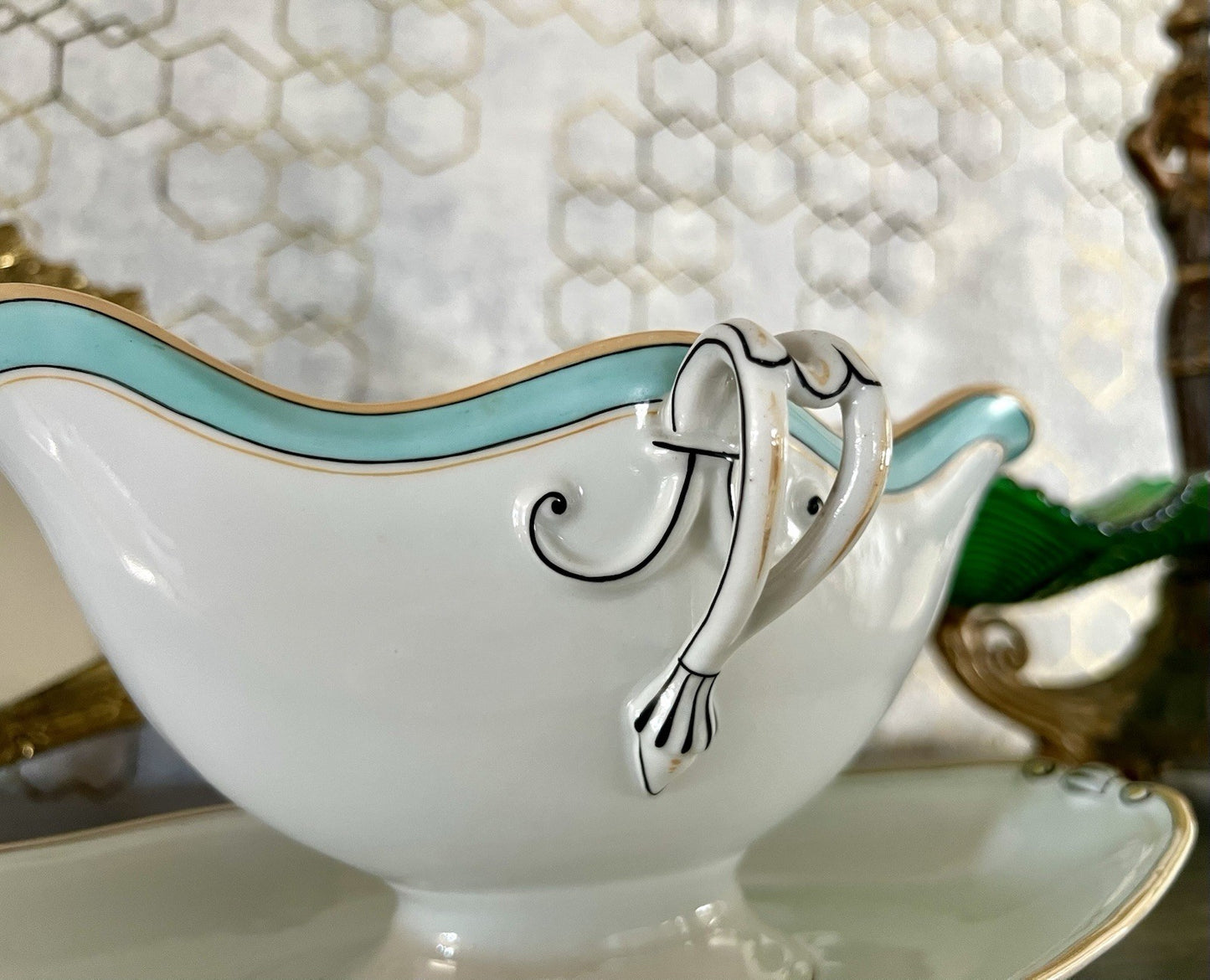 Antik Porzellan Sauciere Soßenschüssel weiß türkis goldbeige Porcelaine Paris?