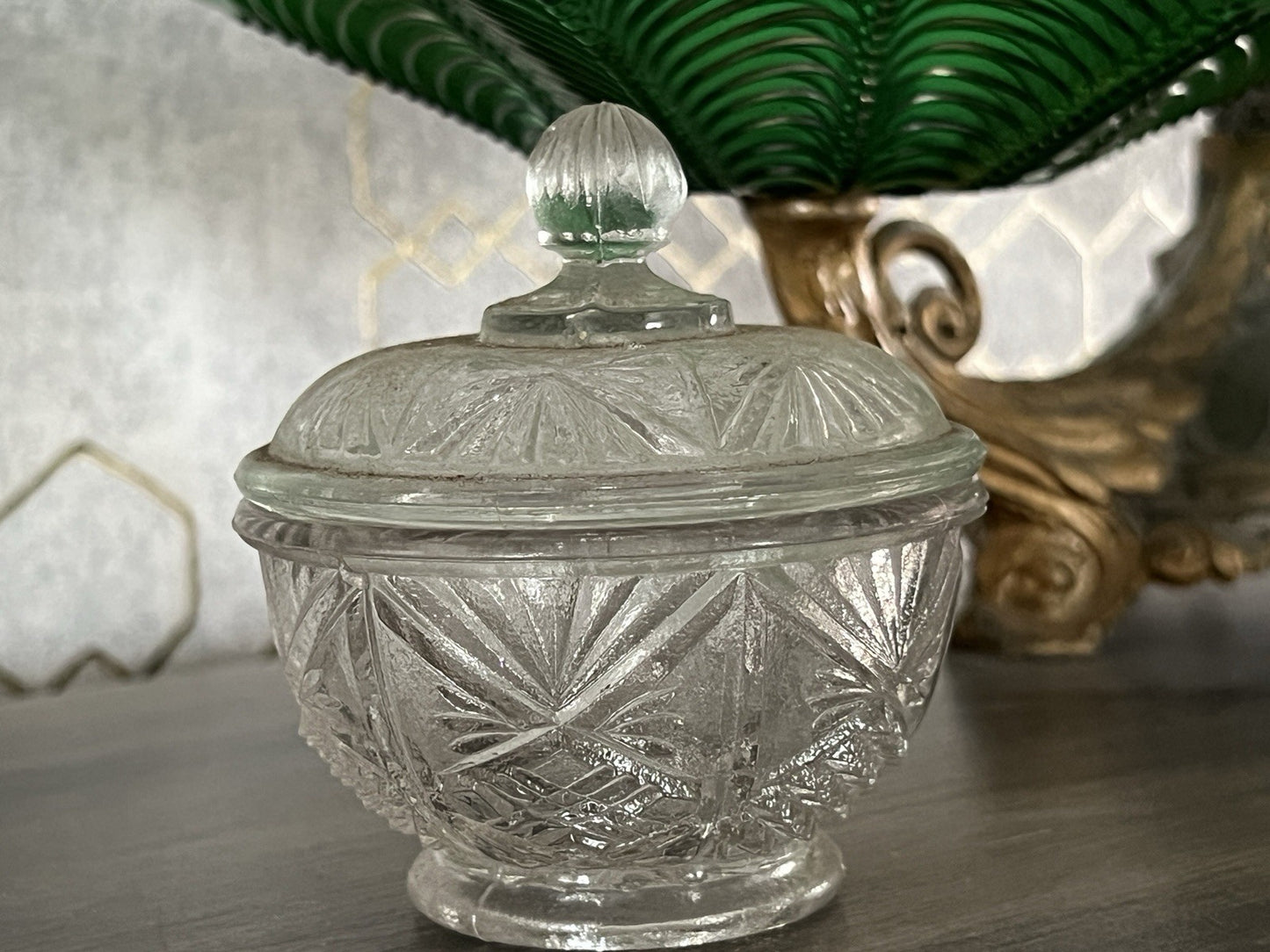 Antik Art Déco kleine Dose Deckeldose Zierdose Pressglas Glas