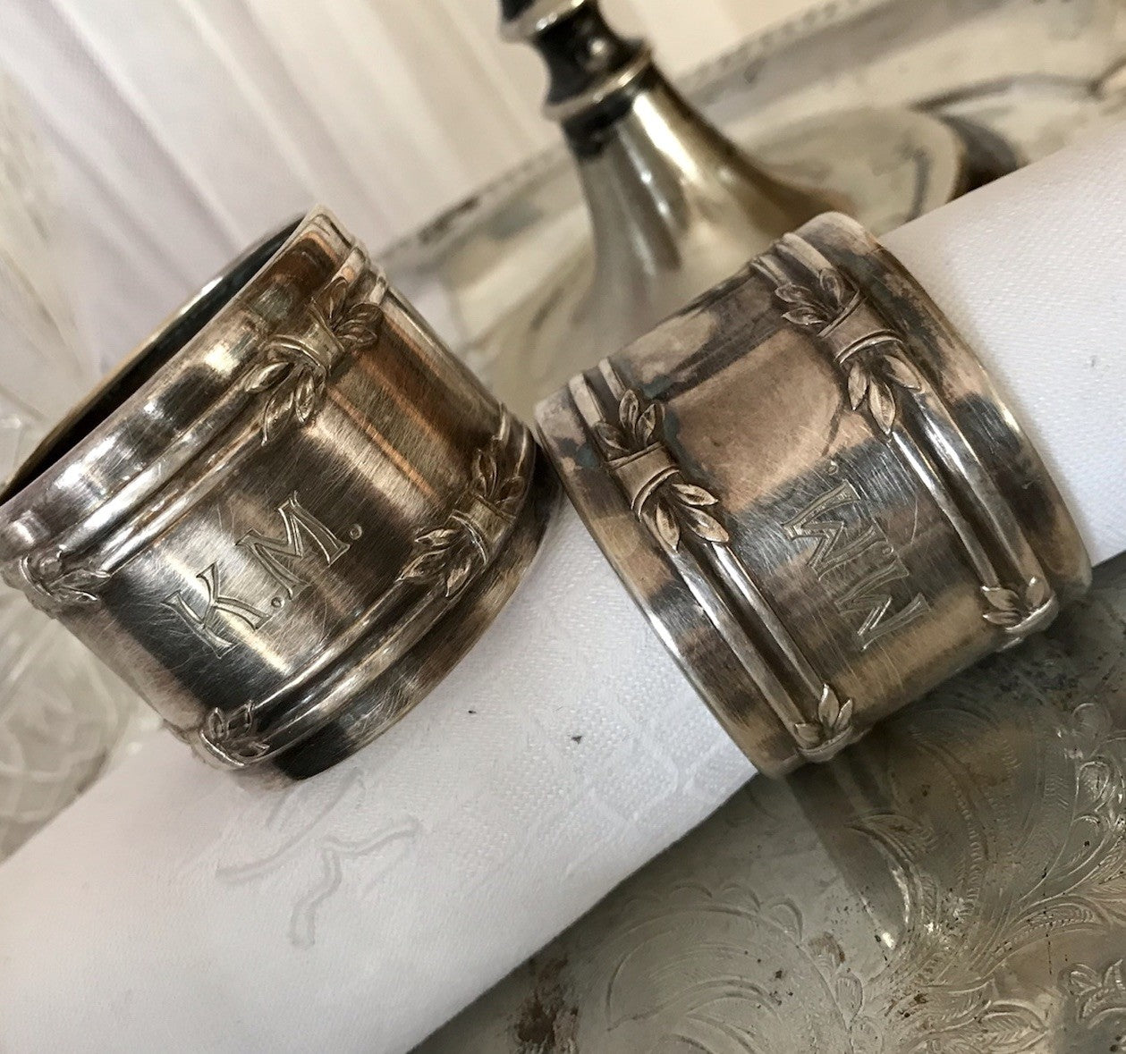 Antik 2 Serviettenringe Jugendstil MM KM Monogramm versilbert GJ