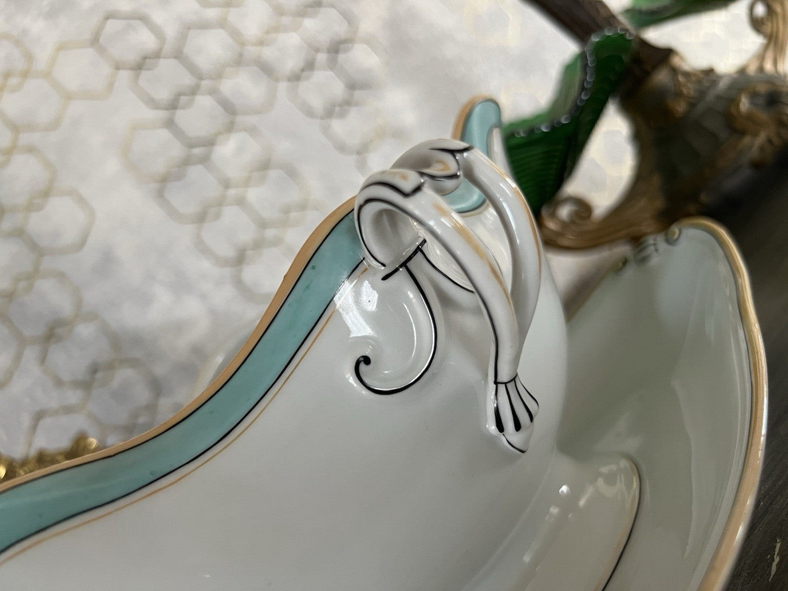 Antik Porzellan Sauciere Soßenschüssel weiß türkis goldbeige Porcelaine Paris?