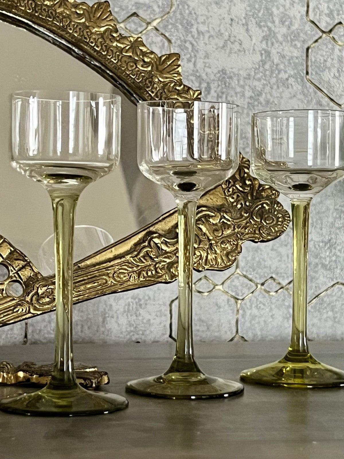 Antik 3x Jugendstil Art Déco Glas Likörgläser Stiel grüngelb optisch gerippt