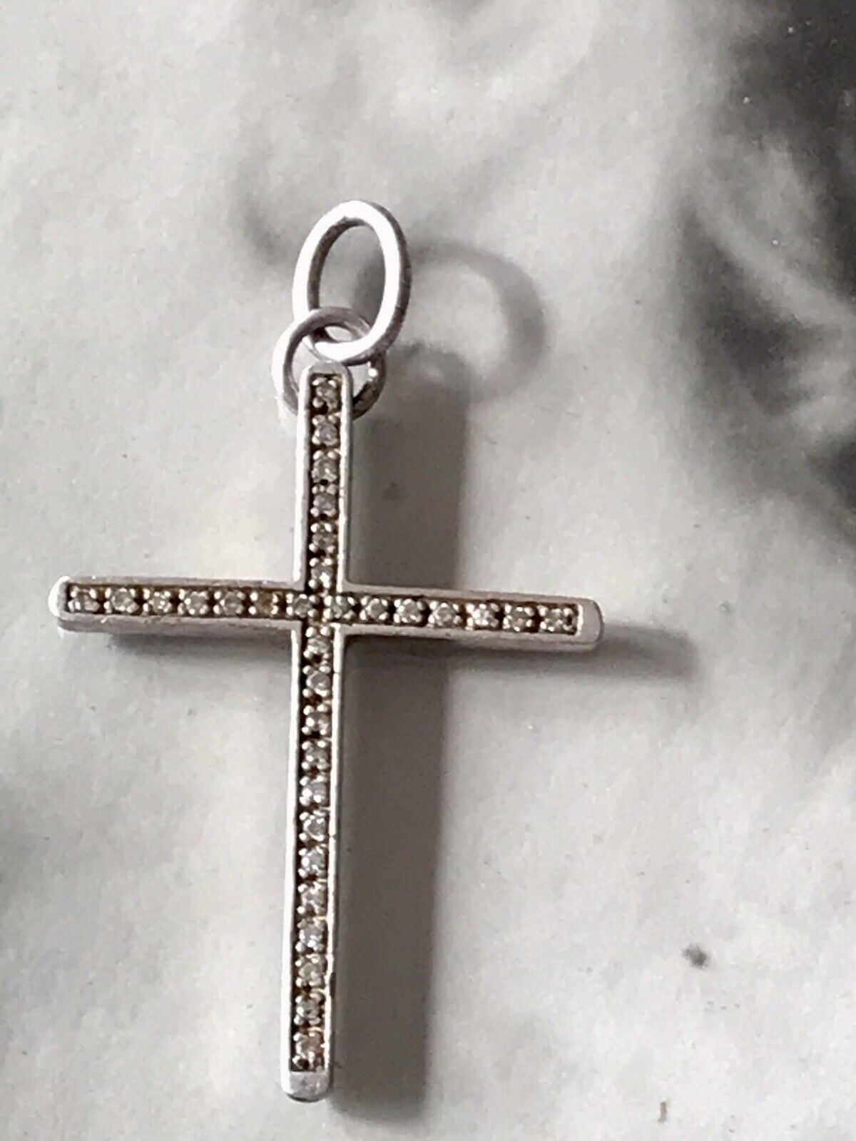 schöne Form 925 Silber Kreuz Anhänger Kettenanhänger mit farblosen Steinen