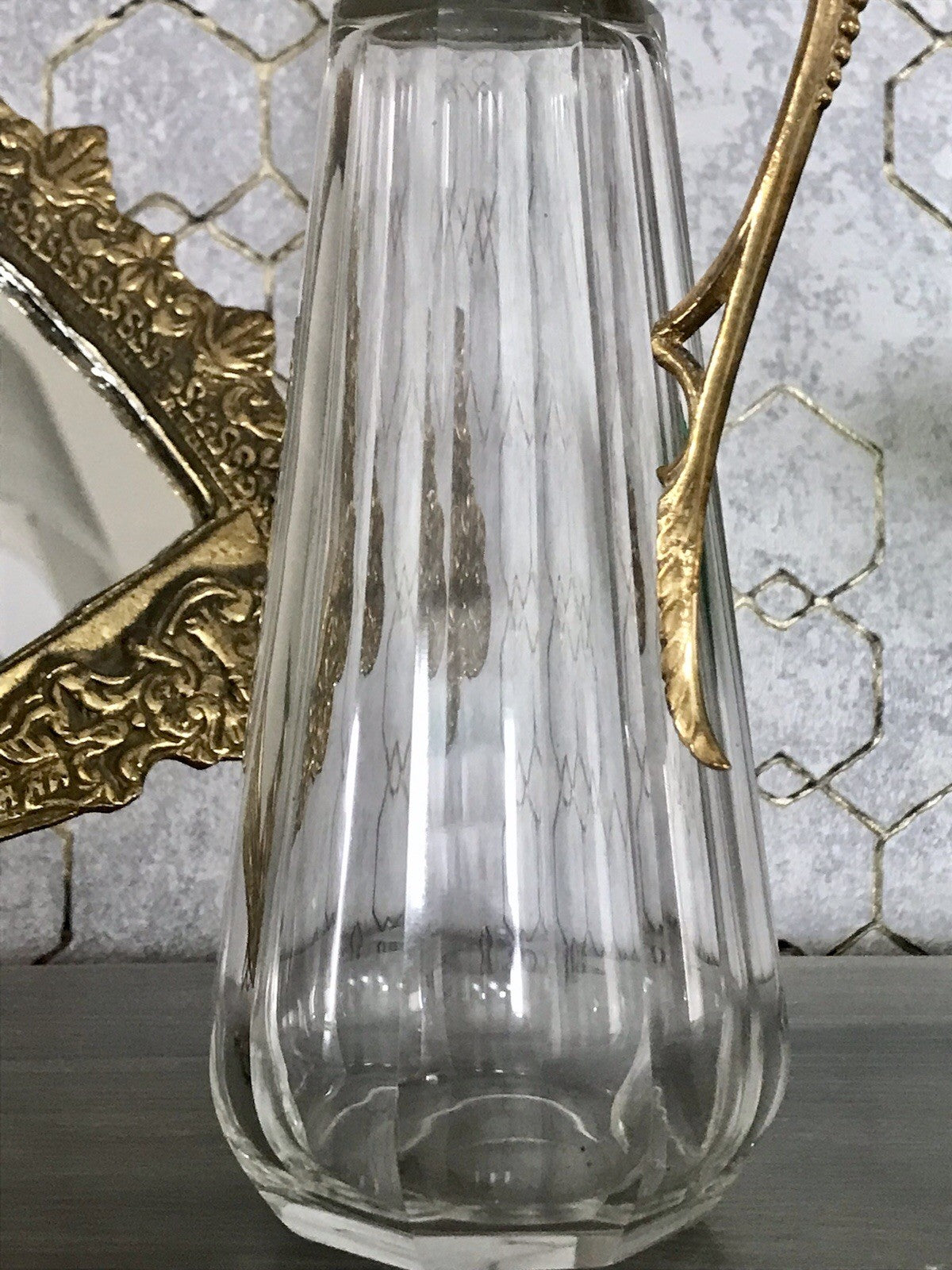 Antik Karaffe Dekanter Messing vergoldet? Metallmontur Glas Flächenschliff Edel!