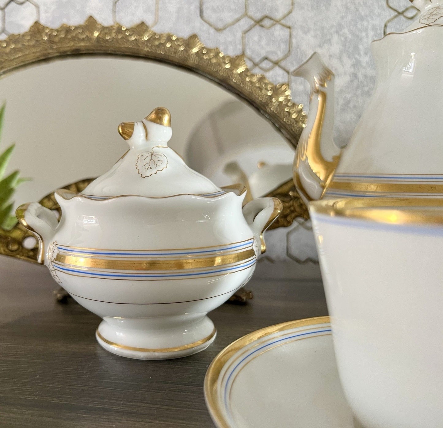 Antik Biedermeier Porzellan Kernstück Plus So schön! weiß gold blau