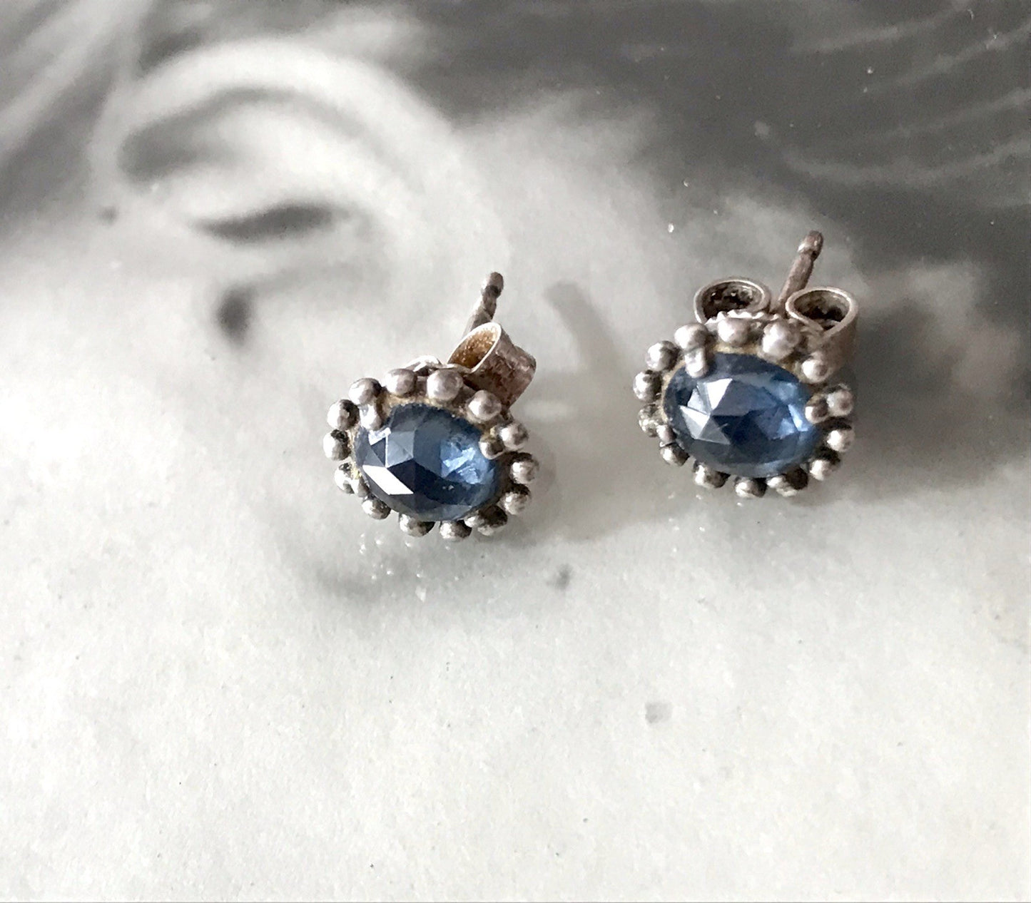 Vintage Ohrringe Ohrstecker DAMEN Silber blaue Steine Saphire? 925 Ohrstecker