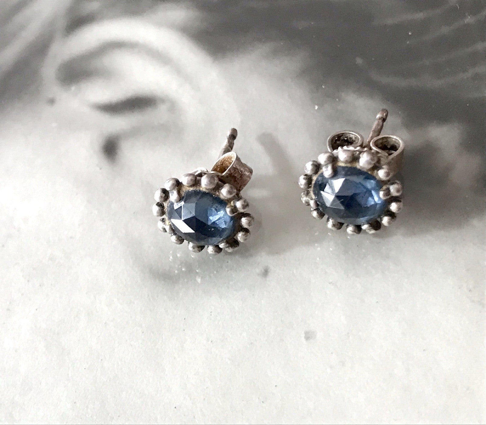 Vintage Ohrringe Ohrstecker DAMEN Silber blaue Steine Saphire? 925 Ohrstecker