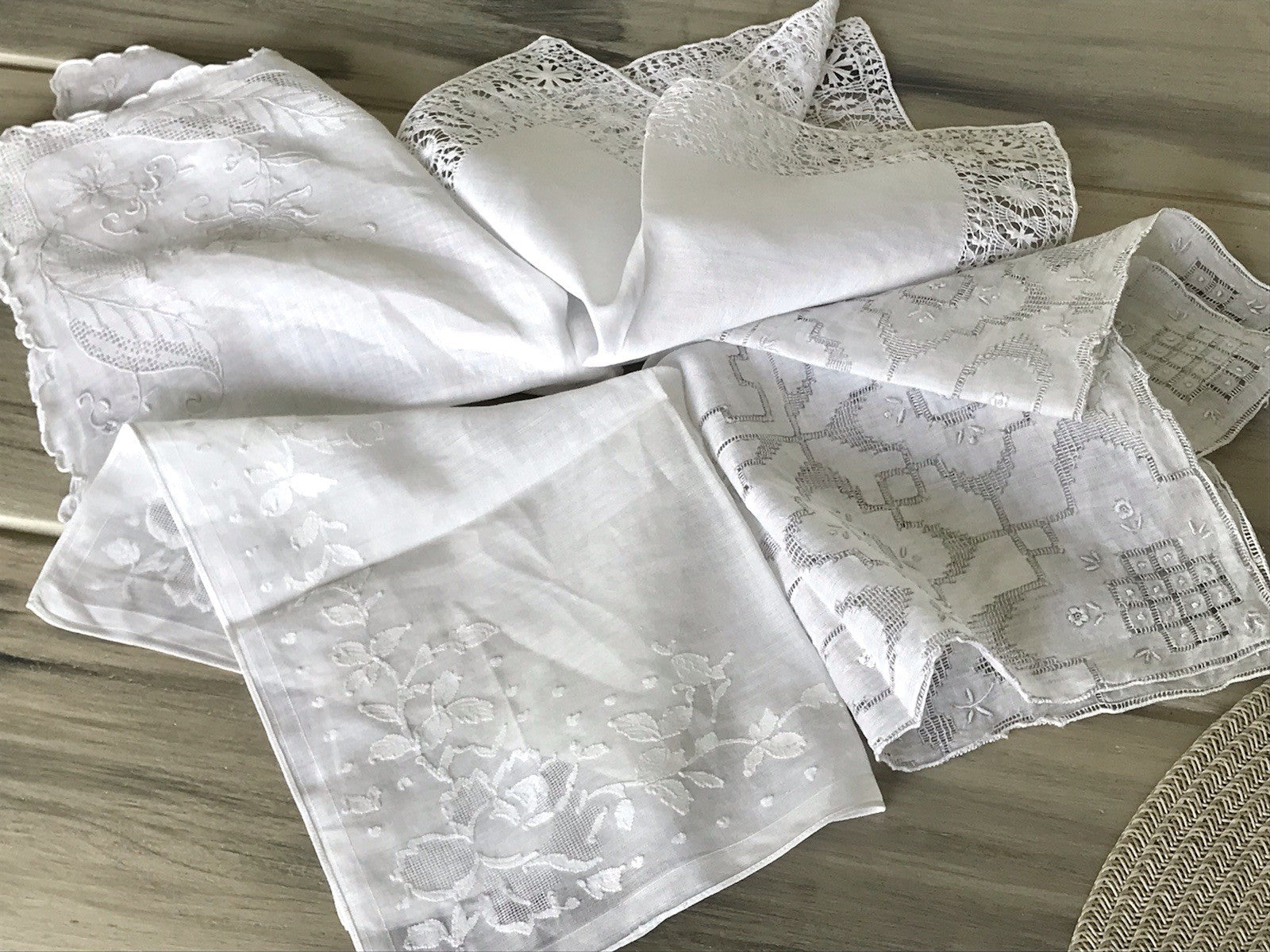 Antik 4x Taschentuch Taschentücher Stickerei weiß Batist Spitze elegant bestickt