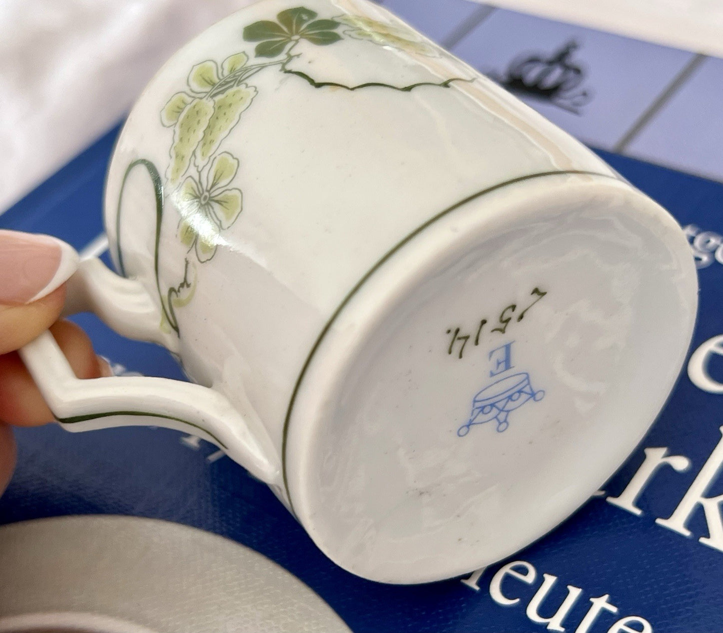 Antik Jugendstil Porzellan 1 (von 2)  Mokka Tasse Bloch Dr. Widera&Co fein